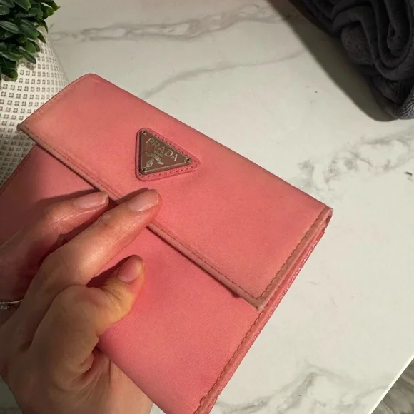 Pre loved Prada Wallet in pink - Picture 5 of 8